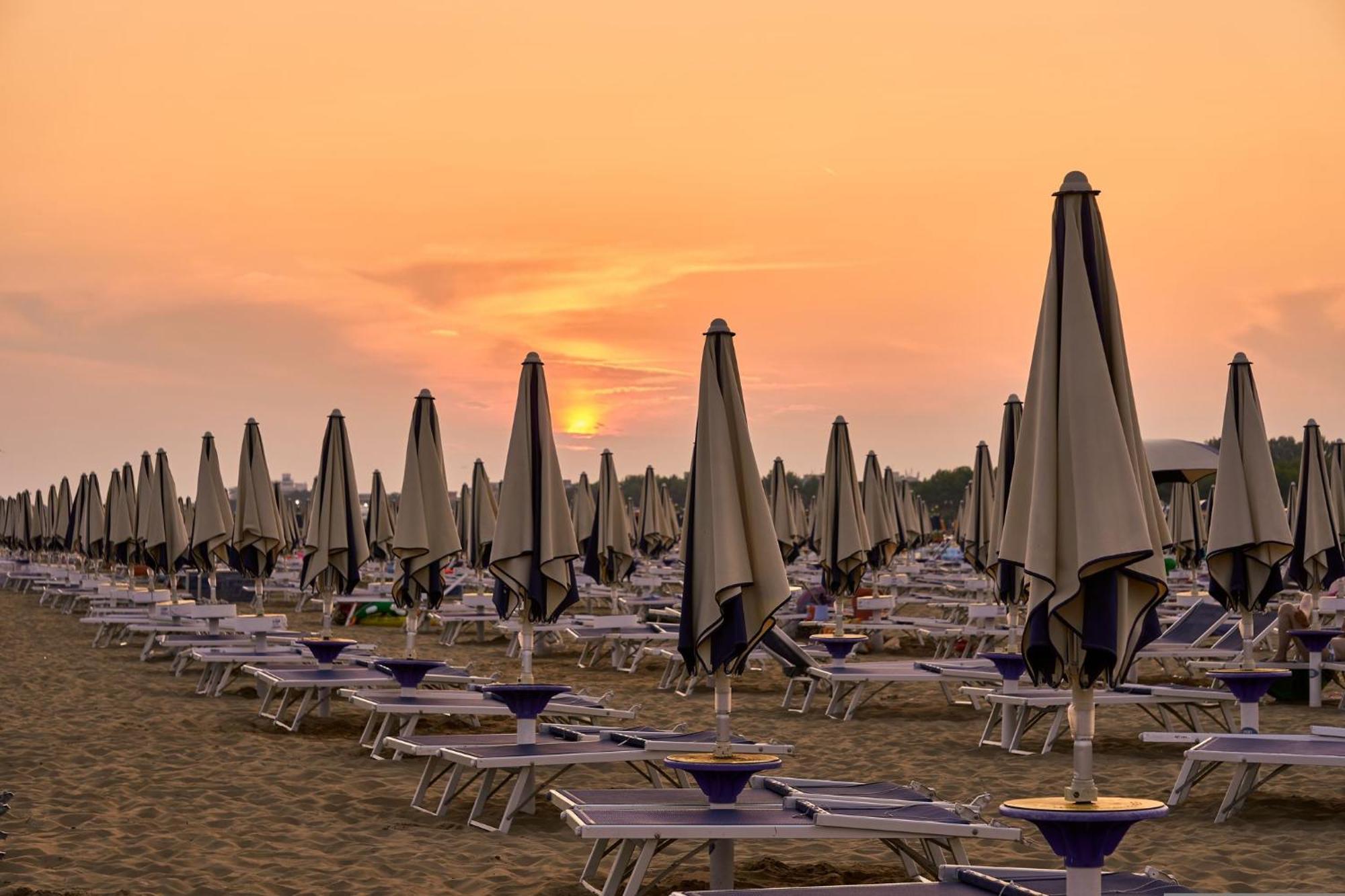 Discover Your Seaside Escape In Bibione Apartment Exterior photo