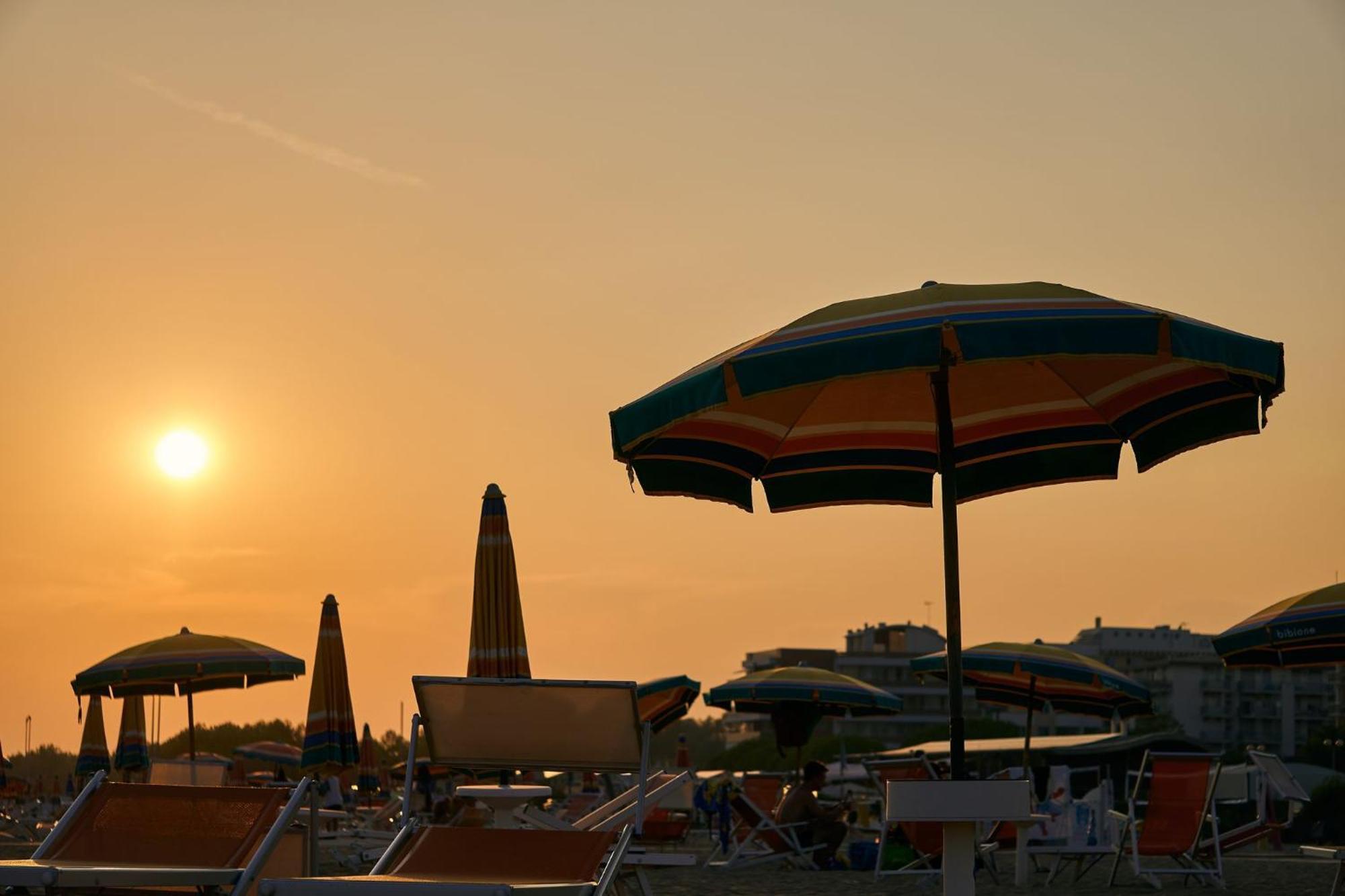 Discover Your Seaside Escape In Bibione Apartment Exterior photo