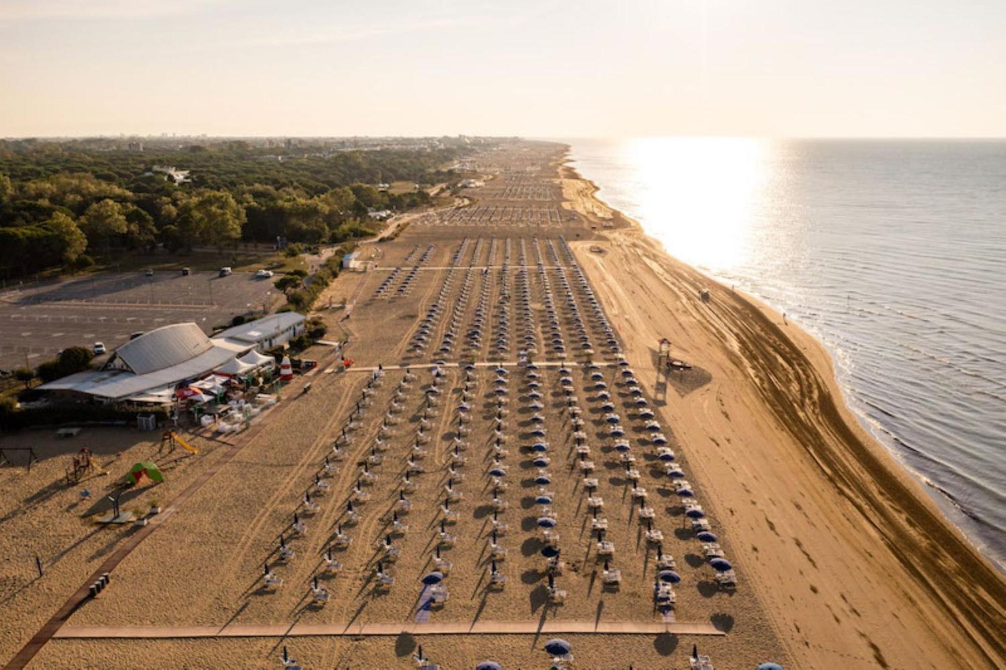 Discover Your Seaside Escape In Bibione Apartment Exterior photo