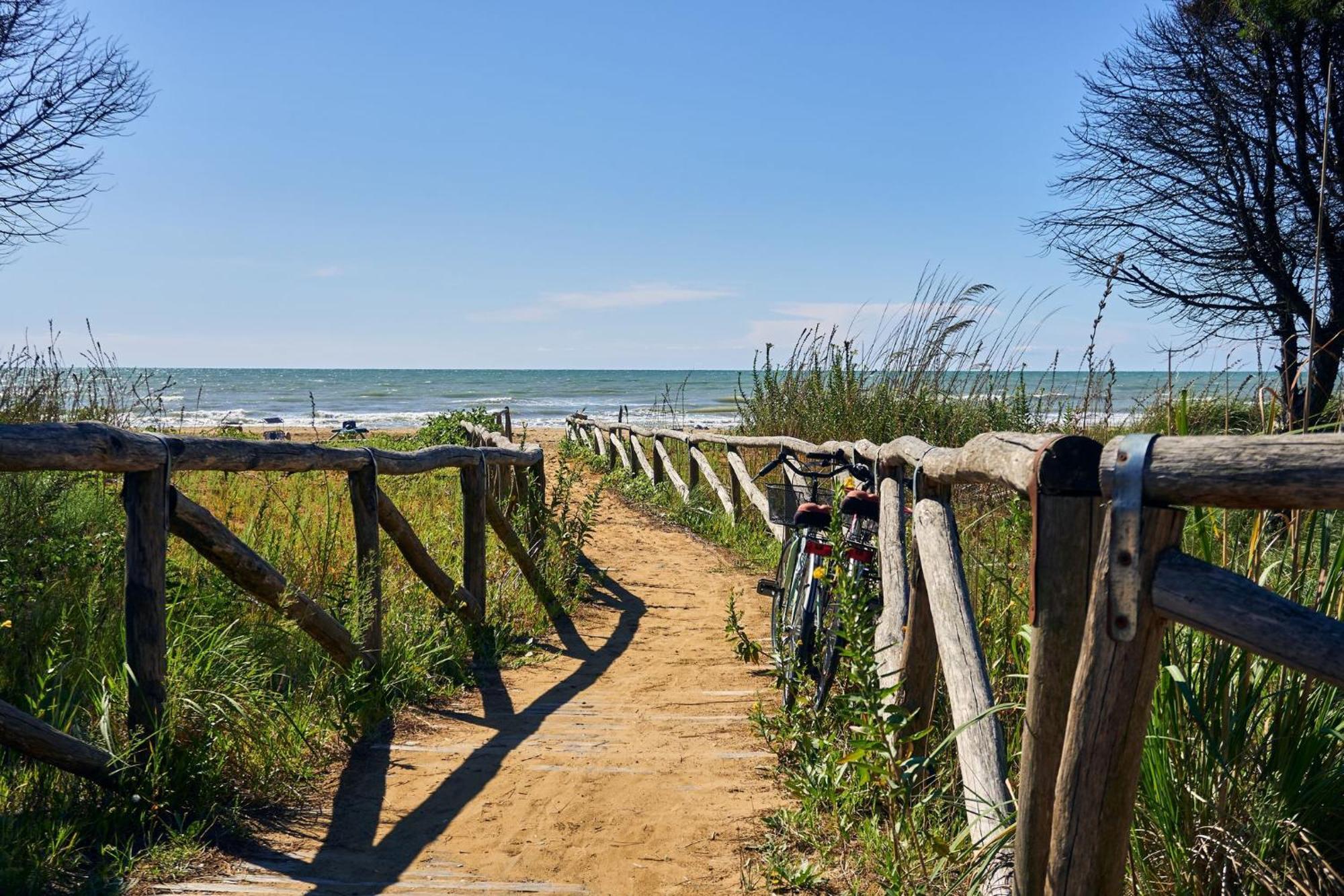 Discover Your Seaside Escape In Bibione Apartment Exterior photo